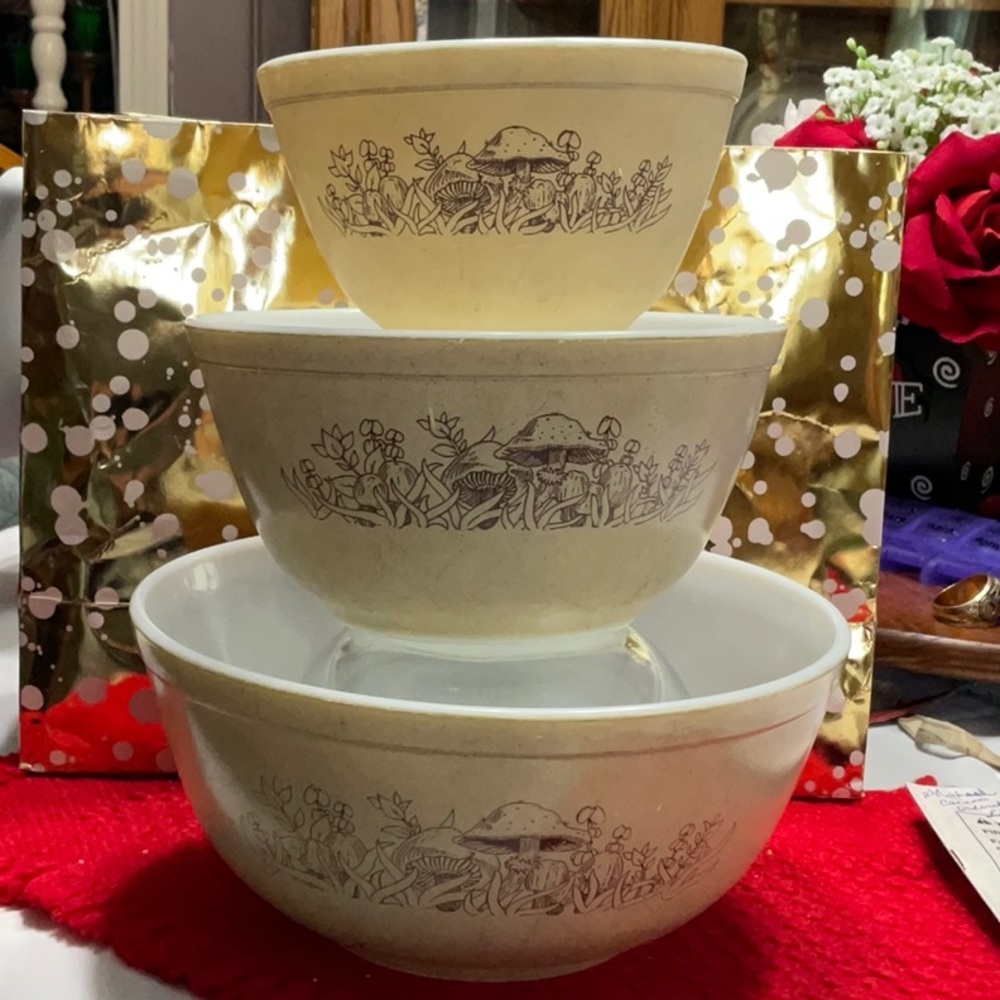 Forest Fancies mushroom mixing bowls set